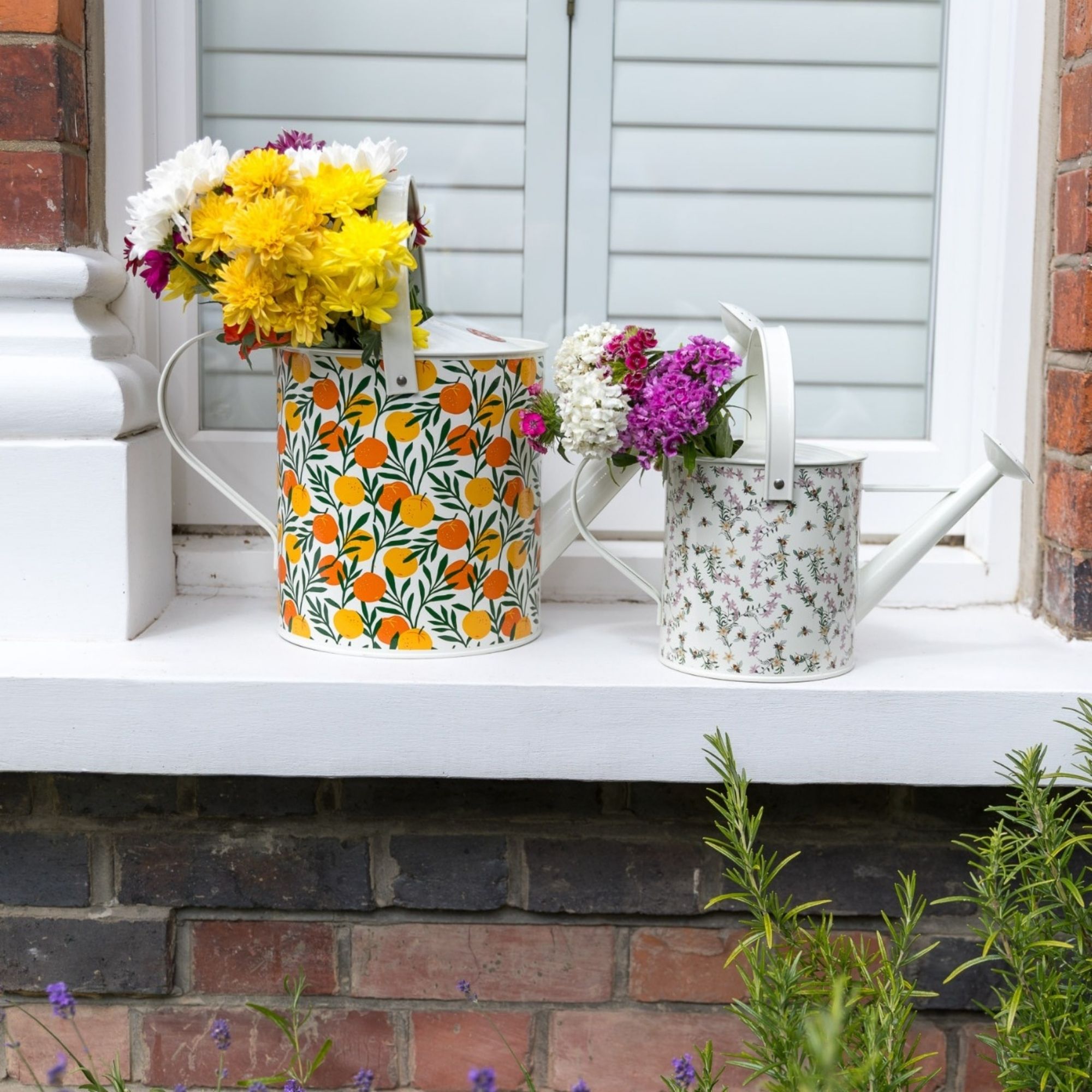 The British Gardening Company 3L Sketchy Bees Outdoor Metal Watering Can | Upper Street Home The British Gardening Company 3L Sketchy Bees Outdoor Metal Watering Can - Image 4